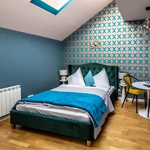  Apartamento Bourgeois In Cultural Heritage Building By Ruterra República Checa